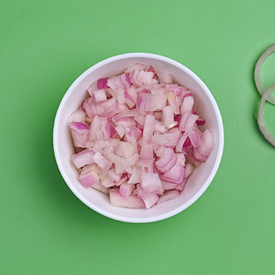 Onion in a white bowl 4x3_ (1) Onion in a white bowl 4x3_ (1)